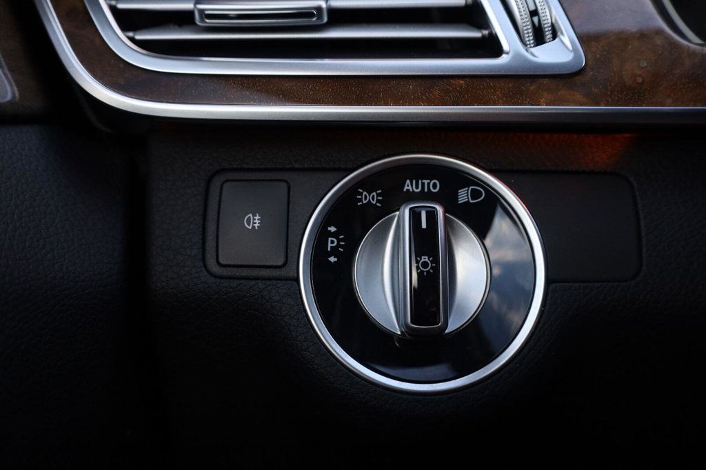 Mercedes-Benz E-Class photo 34