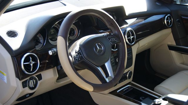 2014 Mercedes-Benz GLK 4 NEW TIRES , JUST SERVICED , VERY CLEAN INSIDE AND OUT  - 22927119 - 11