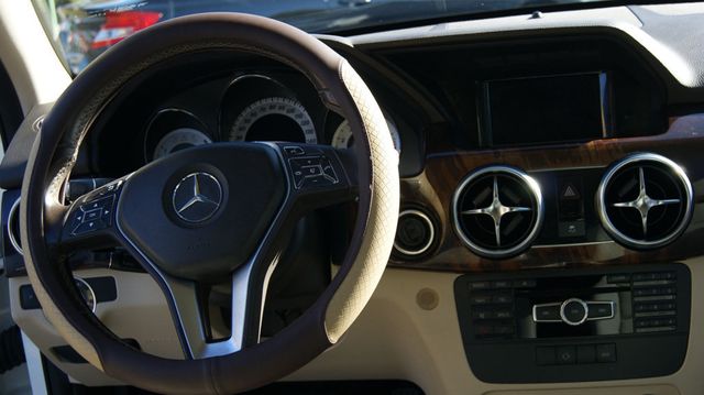 2014 Mercedes-Benz GLK 4 NEW TIRES , JUST SERVICED , VERY CLEAN INSIDE AND OUT  - 22927119 - 12