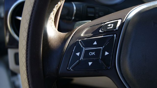 2014 Mercedes-Benz GLK 4 NEW TIRES , JUST SERVICED , VERY CLEAN INSIDE AND OUT  - 22927119 - 14