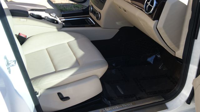 2014 Mercedes-Benz GLK 4 NEW TIRES , JUST SERVICED , VERY CLEAN INSIDE AND OUT  - 22927119 - 39