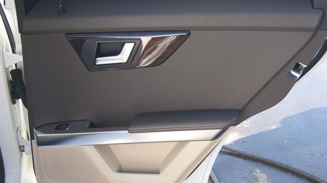 2014 Mercedes-Benz GLK 4 NEW TIRES , JUST SERVICED , VERY CLEAN INSIDE AND OUT  - 22927119 - 45