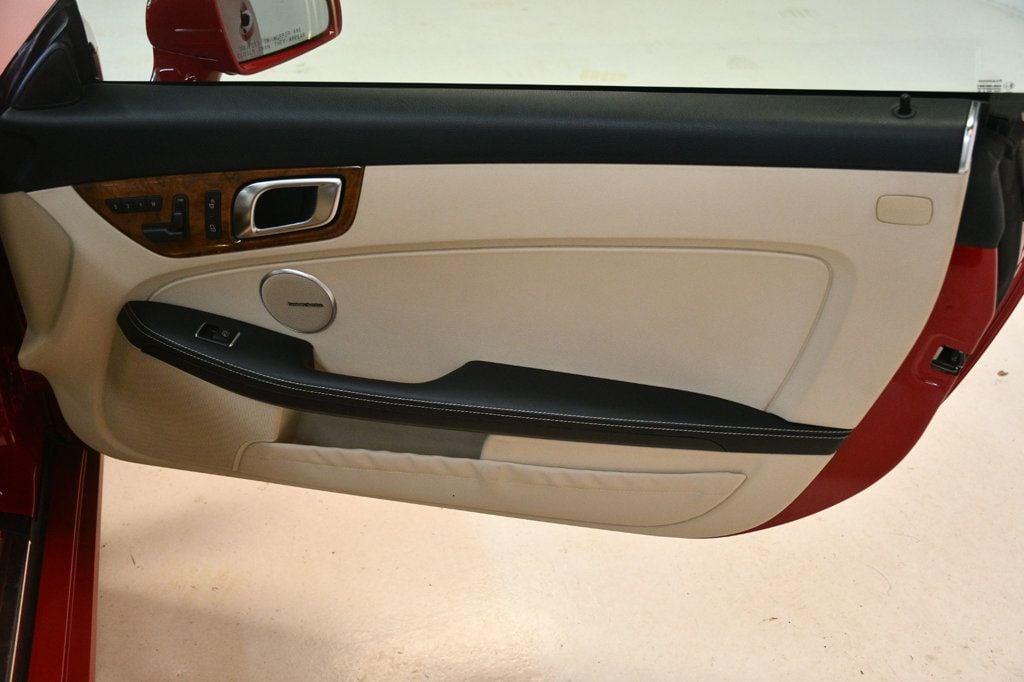 2014 Mercedes Benz SLK 250 photo 29