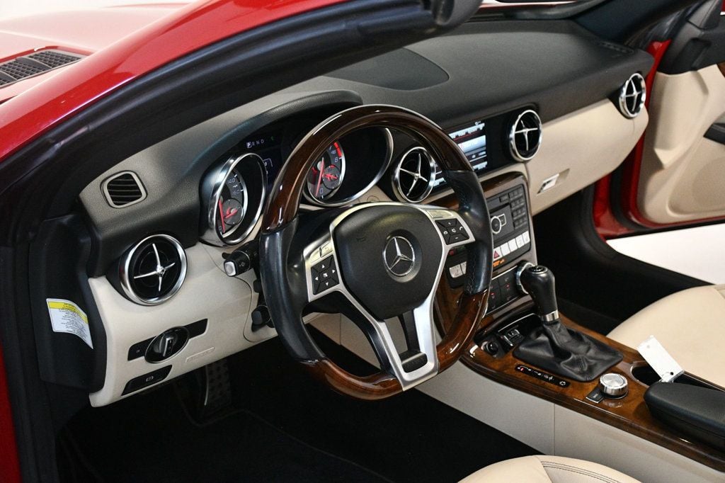 2014 Mercedes Benz SLK 250 photo 30