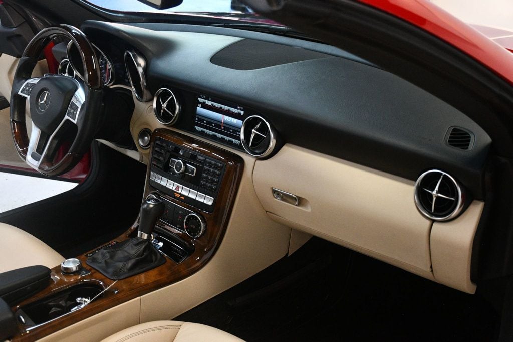 2014 Mercedes Benz SLK 250 photo 31