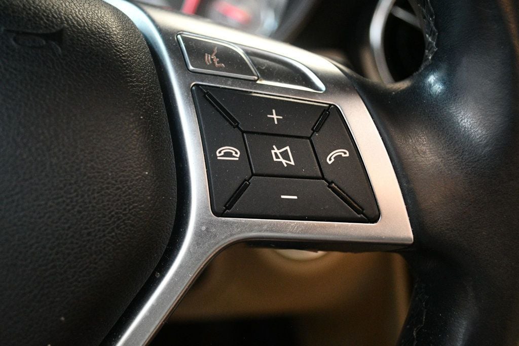 2014 Mercedes Benz SLK 250 photo 38