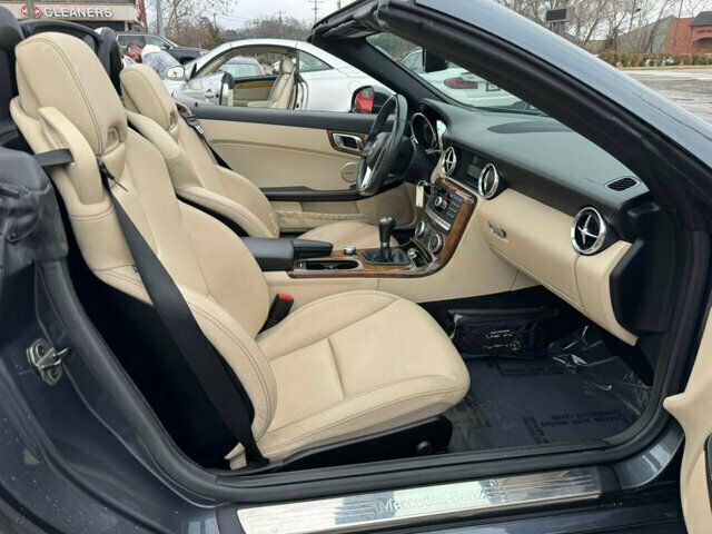 2014 Mercedes-Benz SLK LocalTrade/RARE 6-SPEEDMANUAL/HeatedLeatherSeats - 22750576 - 12