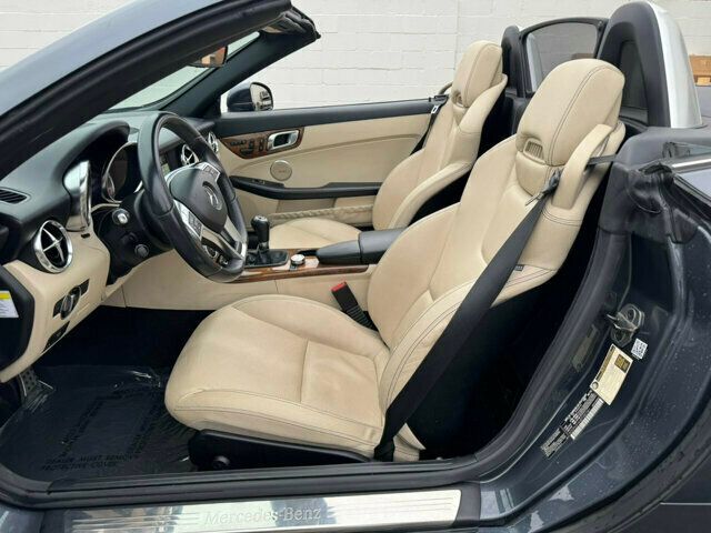 2014 Mercedes-Benz SLK LocalTrade/RARE 6-SPEEDMANUAL/HeatedLeatherSeats - 22750576 - 8