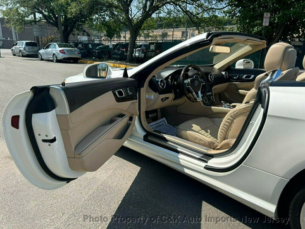 2014 Mercedes Benz SL 550 photo 23