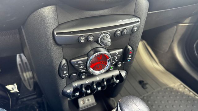 2014 MINI Cooper S Clubman Bond Street Edition - 23035236 - 17