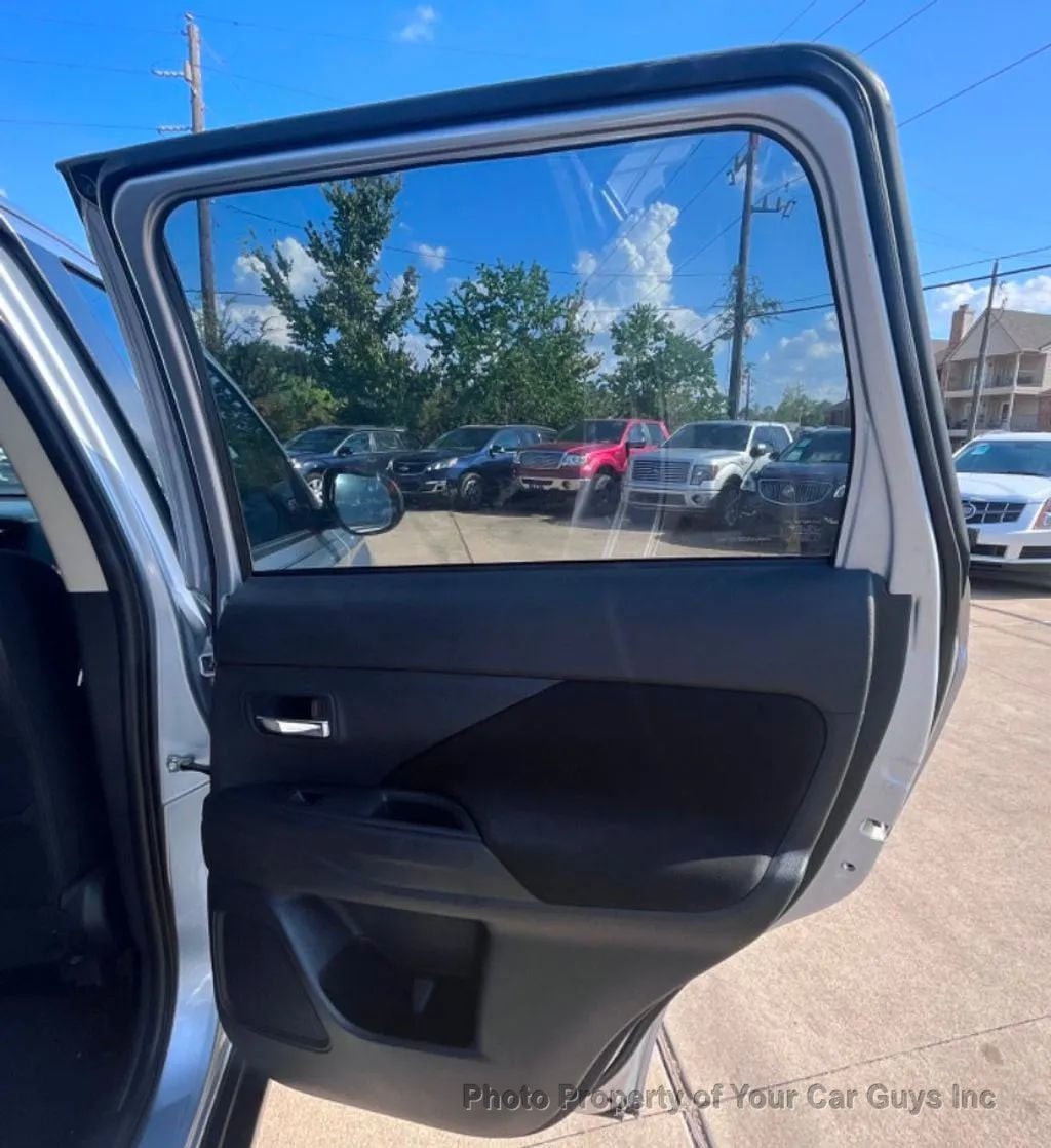 2014 Mitsubishi Outlander 2WD 4dr ES - 23026251 - 30