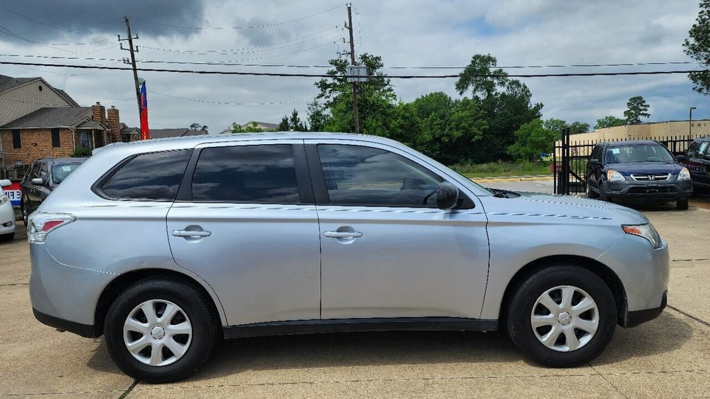 2014 Mitsubishi Outlander 3rd Row Seating 7 - 21908225 - 7