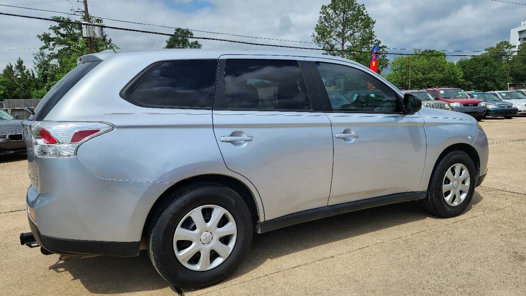 2014 Mitsubishi Outlander 3rd Row Seating 7 - 21908225 - 8