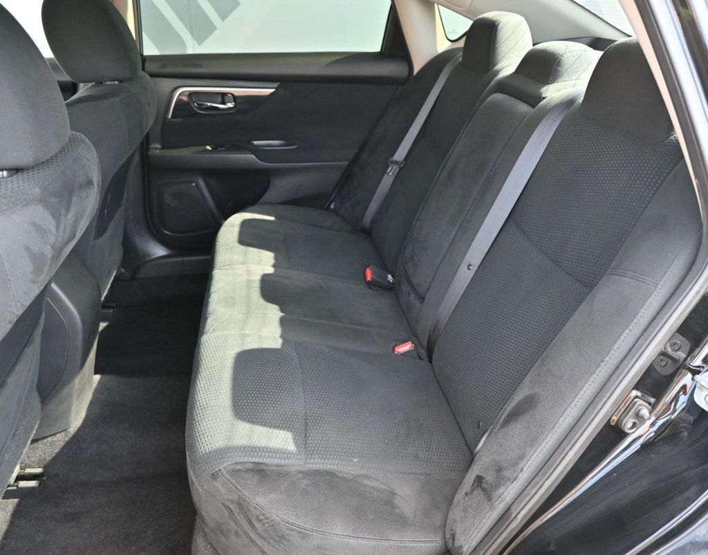 Nissan Altima photo 17