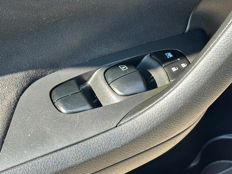 2014 Nissan Altima 4dr Sedan I4 2.5 SV - 22903955 - 10