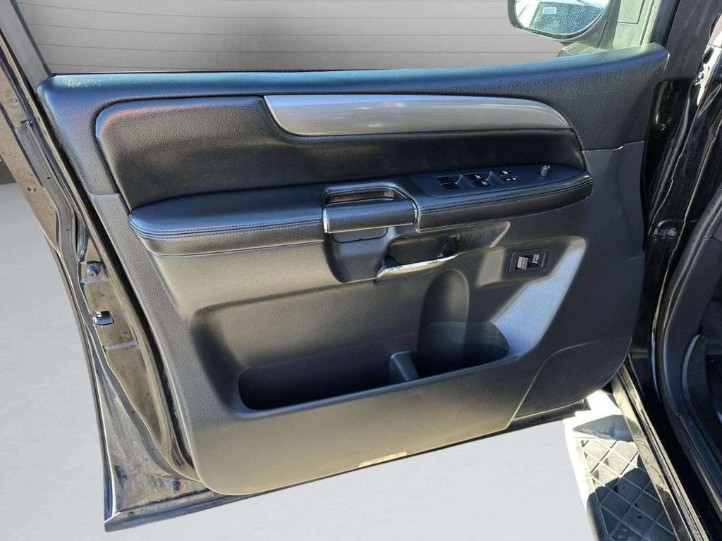 2014 Nissan Armada 4WD 4dr SV - 22947844 - 13