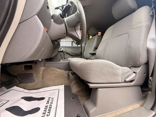 2014 Nissan Frontier 2WD Crew Cab SWB Automatic S - 22988102 - 10