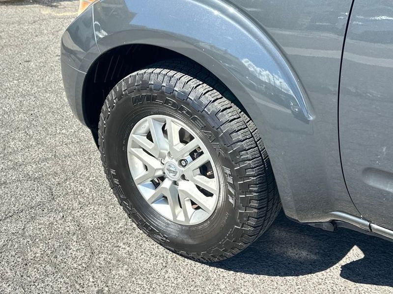2014 Nissan Frontier 2WD Crew Cab SWB Automatic SV - 22910025 - 11