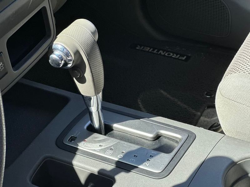 2014 Nissan Frontier 2WD Crew Cab SWB Automatic SV - 22976003 - 17