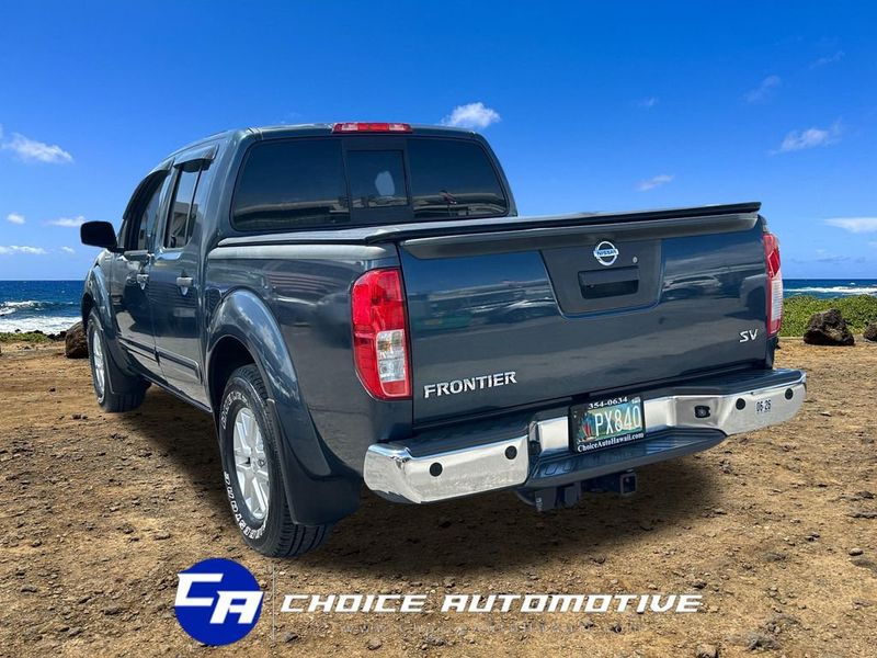 2014 Nissan Frontier 2WD Crew Cab SWB Automatic SV - 23051407 - 4