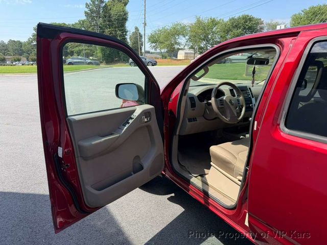 2014 Nissan Frontier 2WD Crew Cab SWB Automatic SV - 23035581 - 8