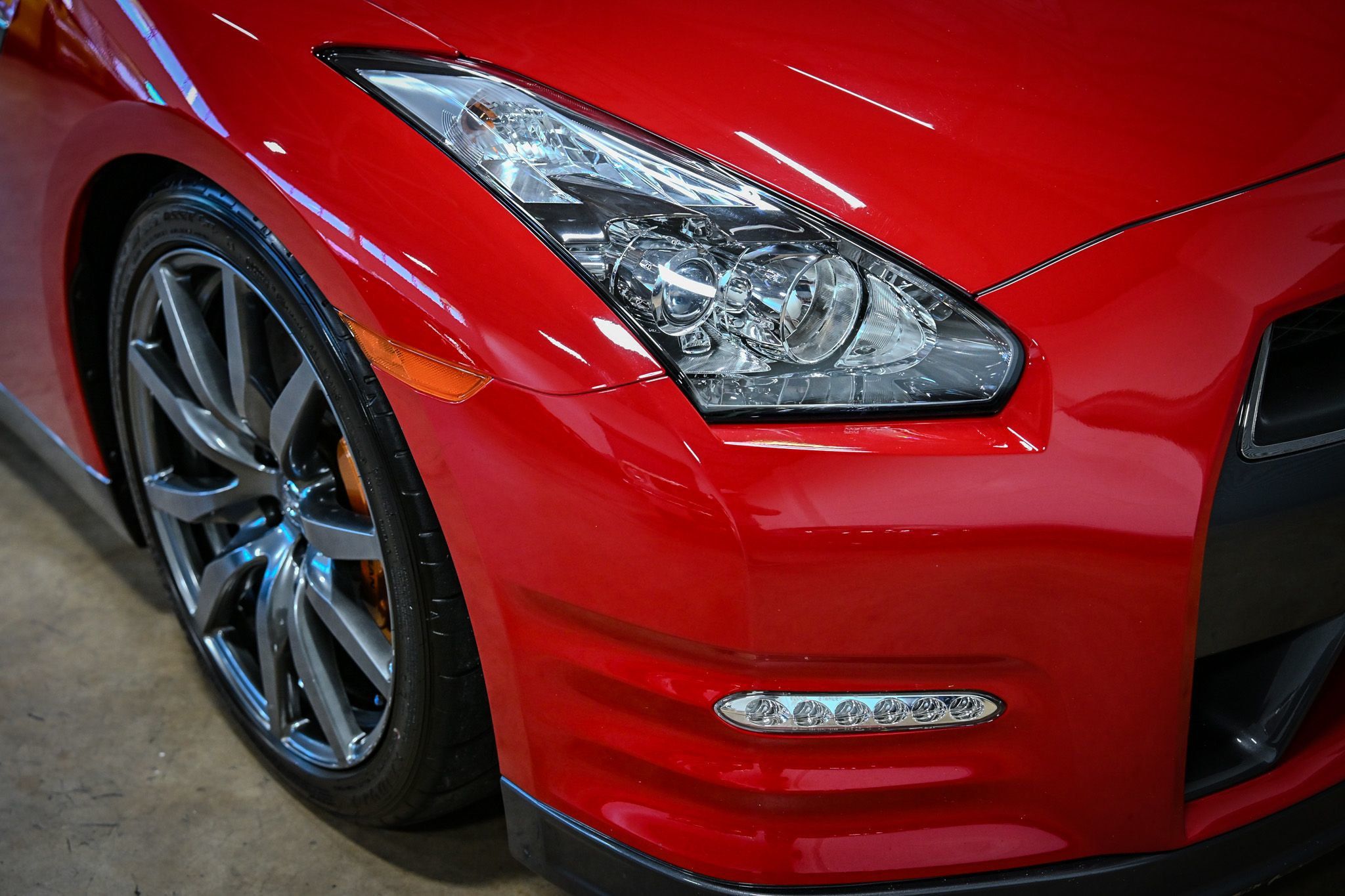 2014 Nissan GT-R Premium photo 3