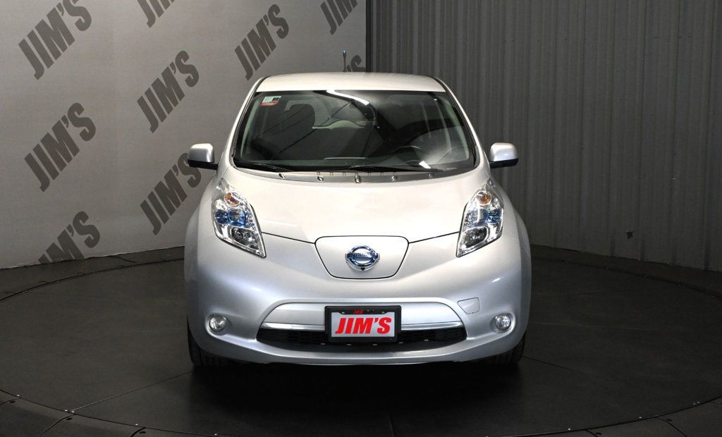 Nissan Leaf photo 2
