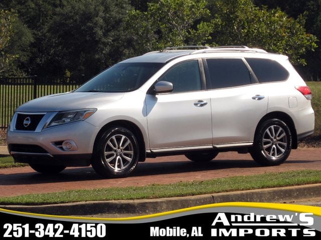 2014 Nissan Pathfinder SV photo 1