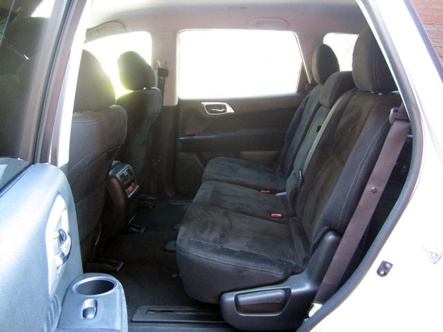 2014 Nissan Pathfinder SV photo 15