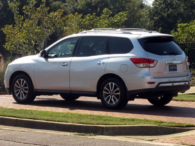 2014 Nissan Pathfinder SV photo 6