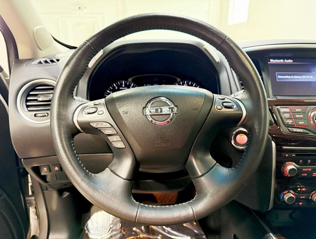 2014 Nissan Pathfinder Platinum photo 11