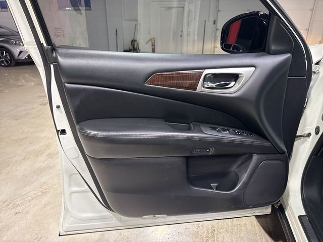 2014 Nissan Pathfinder 4WD 4dr Platinum - 22987593 - 32