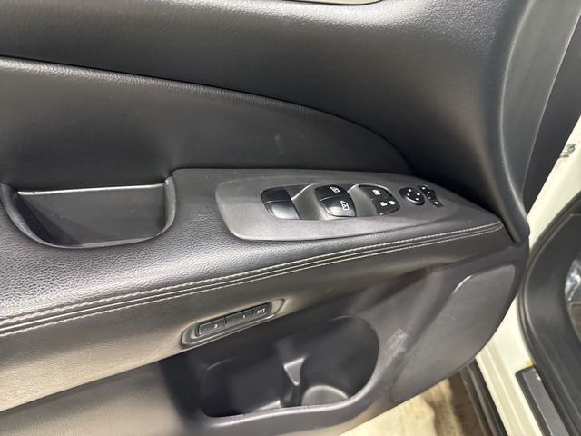 2014 Nissan Pathfinder 4WD 4dr Platinum - 22987593 - 33