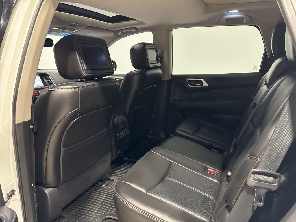 2014 Nissan Pathfinder 4WD 4dr Platinum - 22987593 - 37