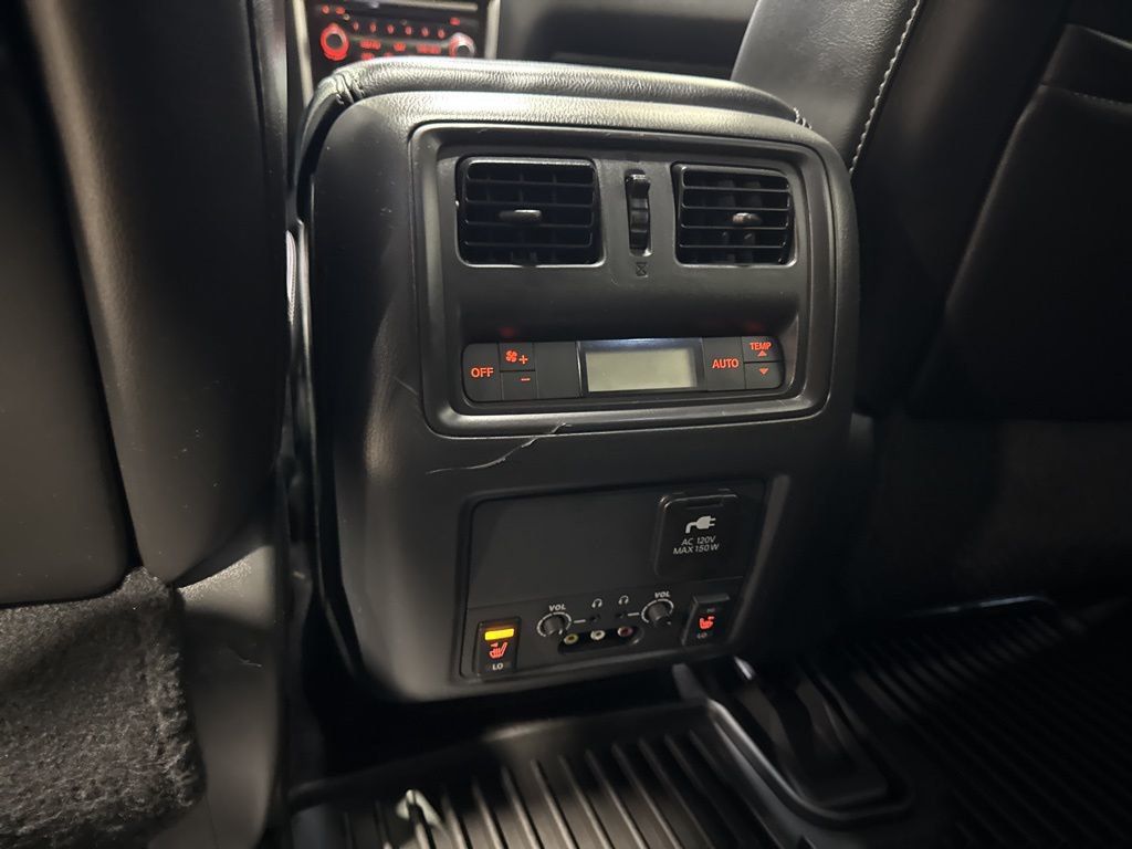 2014 Nissan Pathfinder 4WD 4dr Platinum - 22987593 - 39