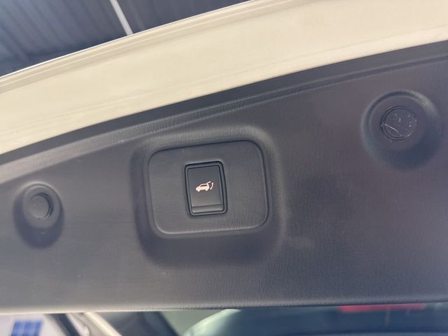 2014 Nissan Pathfinder 4WD 4dr Platinum - 22987593 - 44