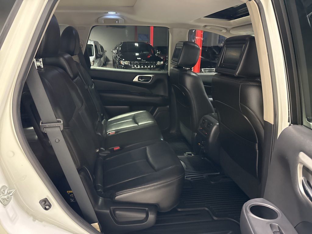 2014 Nissan Pathfinder 4WD 4dr Platinum - 22987593 - 45