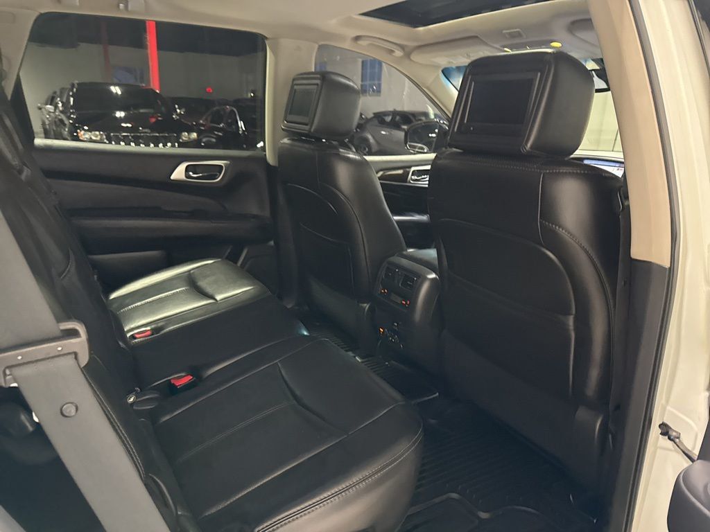2014 Nissan Pathfinder 4WD 4dr Platinum - 22987593 - 46