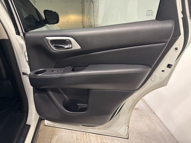 2014 Nissan Pathfinder 4WD 4dr Platinum - 22987593 - 50