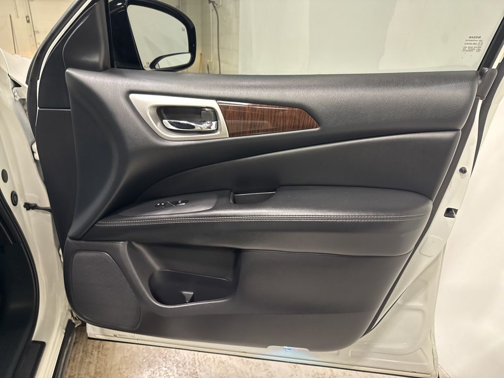 2014 Nissan Pathfinder 4WD 4dr Platinum - 22987593 - 55