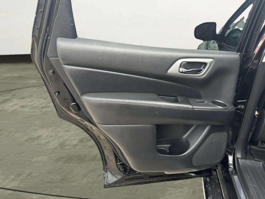 2014 Nissan Pathfinder 4WD 4dr Platinum - 23015328 - 11