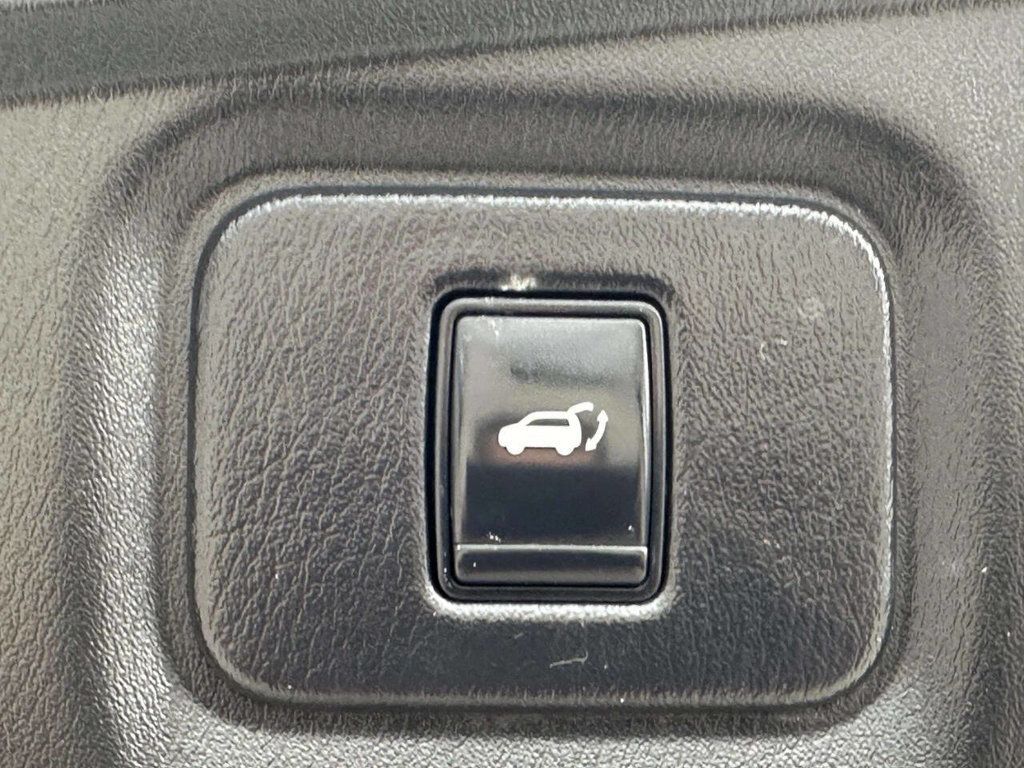 2014 Nissan Pathfinder 4WD 4dr Platinum - 23015328 - 14