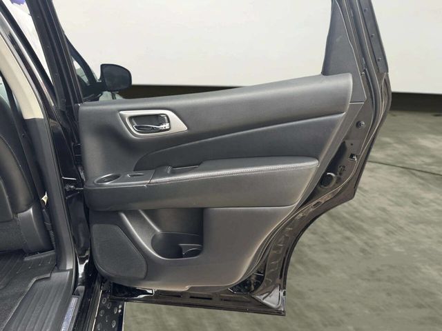 2014 Nissan Pathfinder 4WD 4dr Platinum - 23015328 - 17