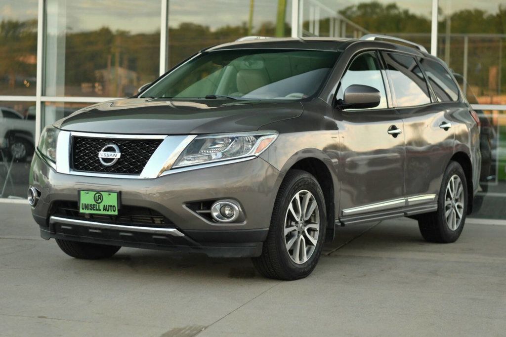 2014 Nissan Pathfinder SL photo 3