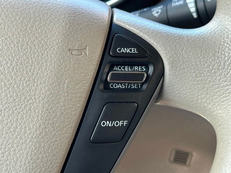 2014 Nissan Quest 4dr S - 22904666 - 29