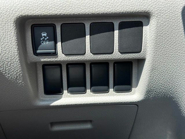 2014 Nissan Quest 4dr S - 22904666 - 32