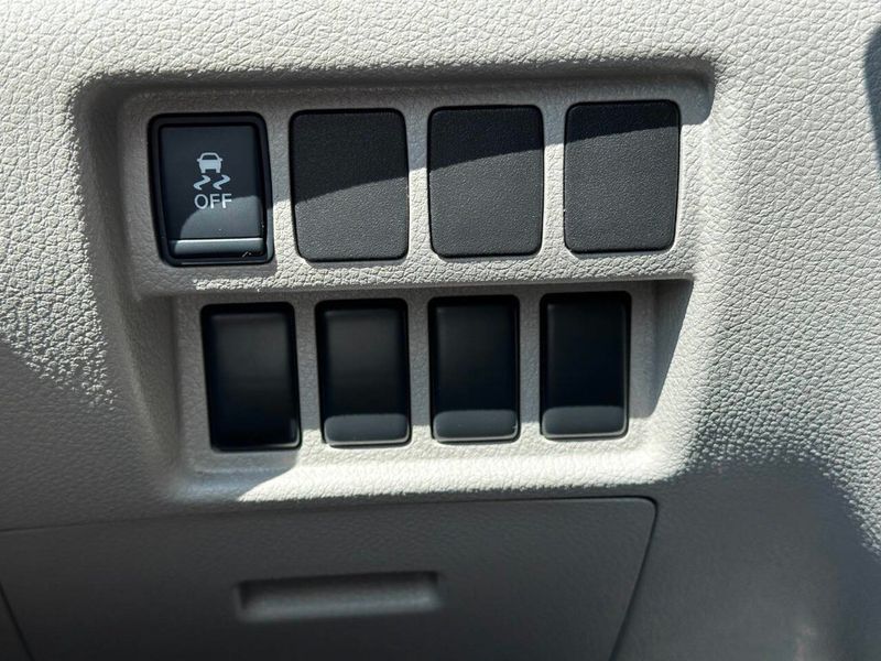 2014 Nissan Quest 4dr S - 22904666 - 32