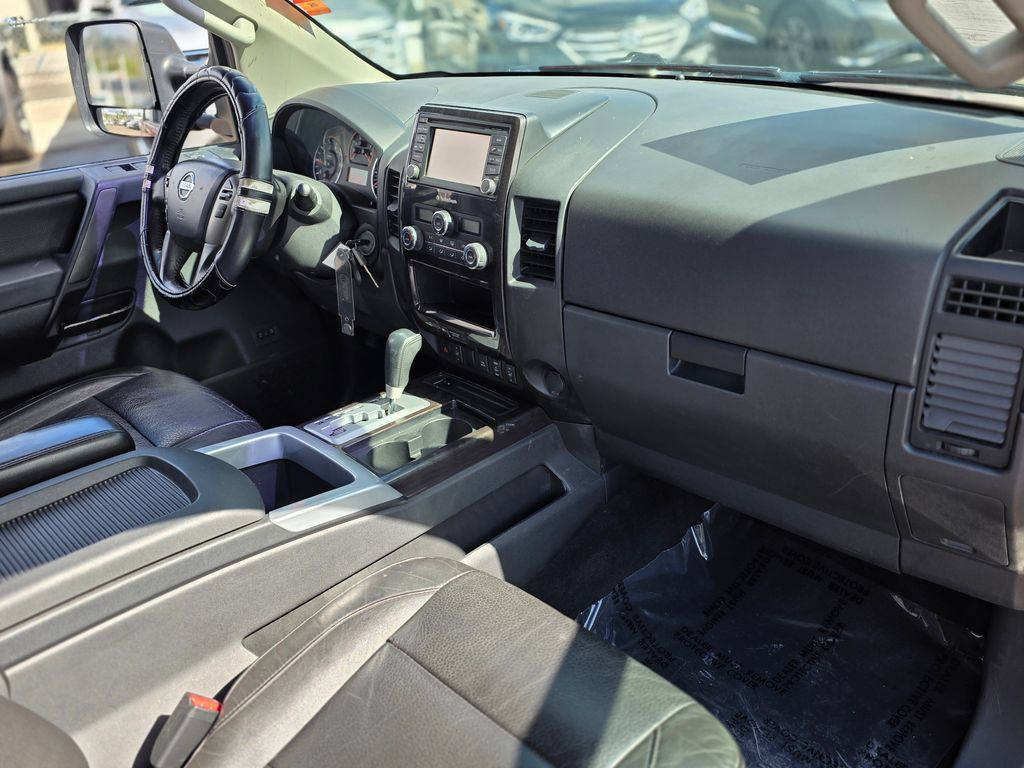 2014 Nissan Titan 2WD Crew Cab SWB SL - 22990380 - 3