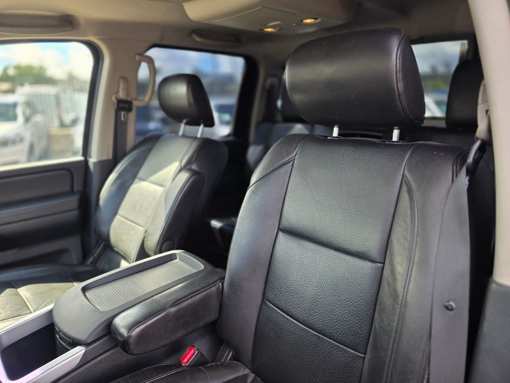 2014 Nissan Titan 2WD Crew Cab SWB SL - 22990380 - 5