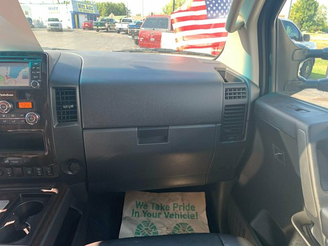 2014 Nissan Titan 4WD Crew Cab SWB SL - 20223738 - 11